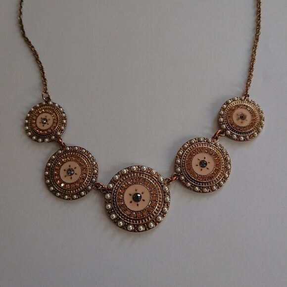 H&M Jewelry - H & M Golden tone with faux pearls necklace